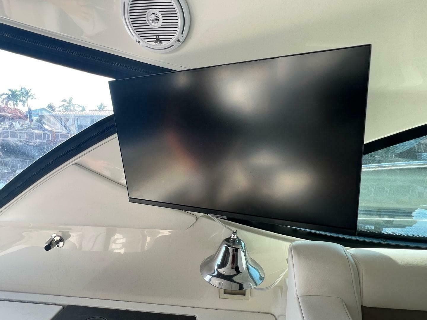 2014 Sea Ray 410 Sundancer — photo 14