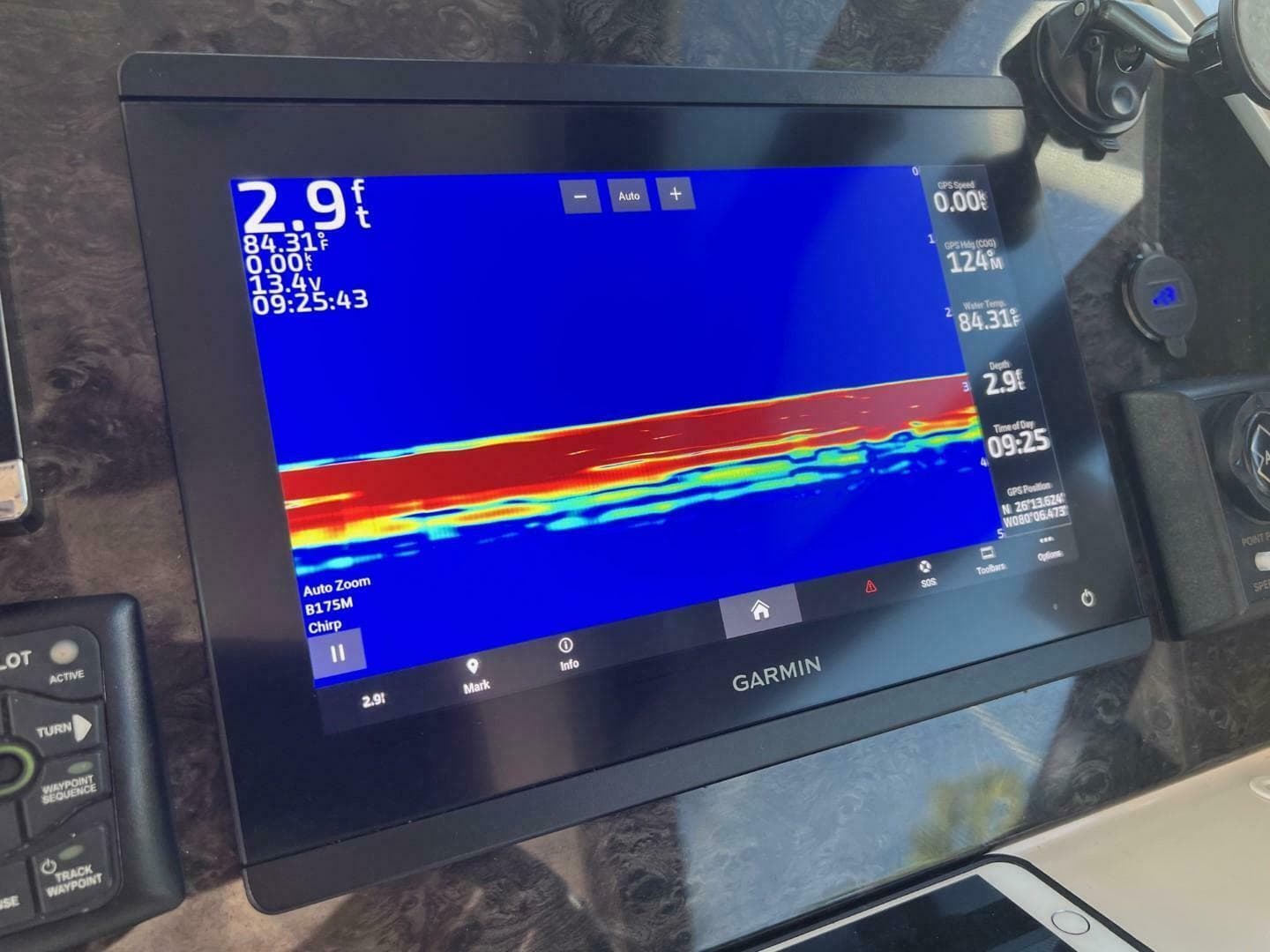 2014 Sea Ray 410 Sundancer — photo 19