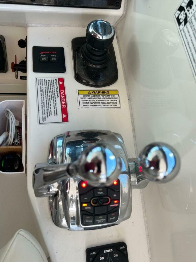 2014 Sea Ray 410 Sundancer — photo 22