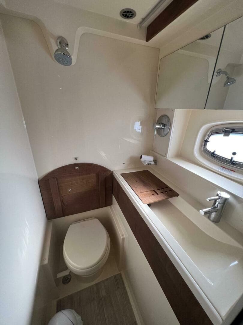 2014 Sea Ray 410 Sundancer — photo 36