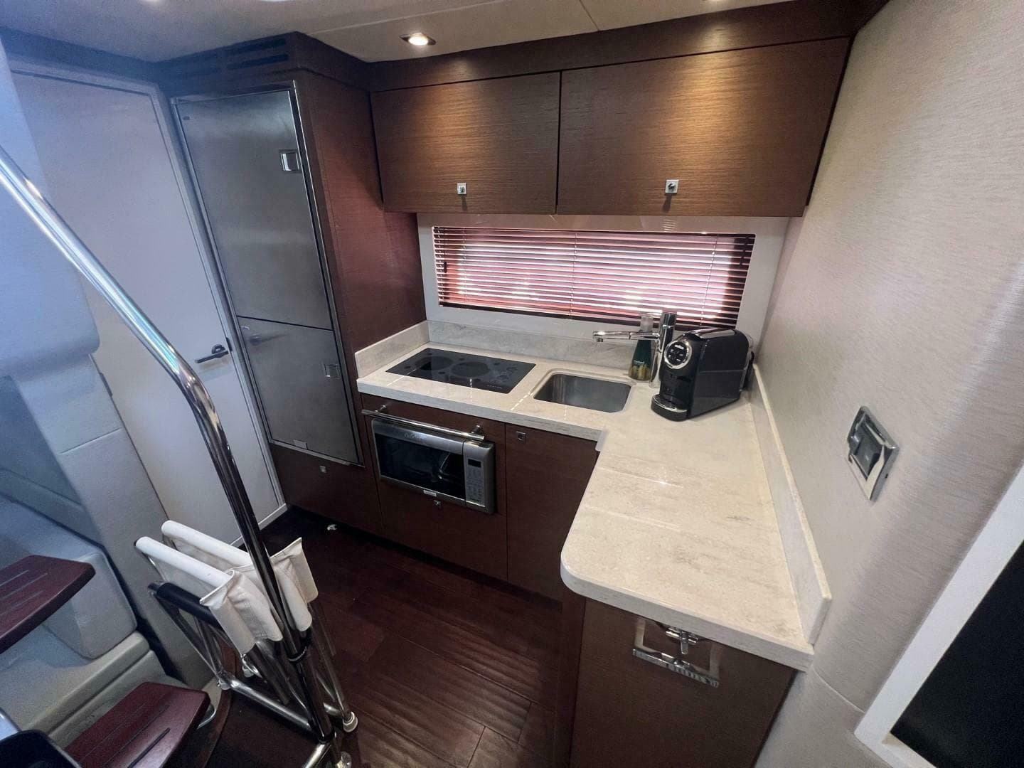 2014 Sea Ray 410 Sundancer — photo 25