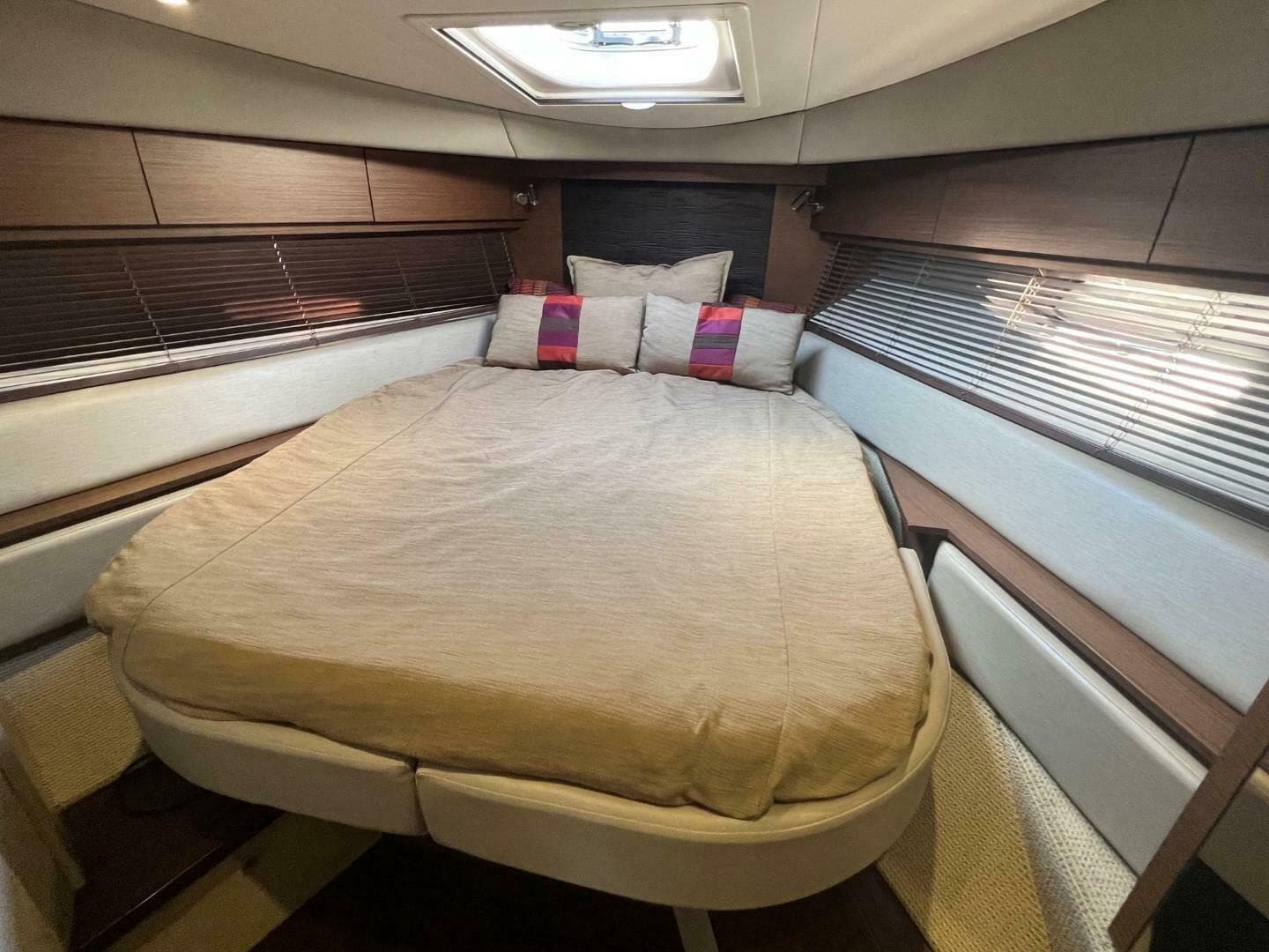 2014 Sea Ray 410 Sundancer — photo 30