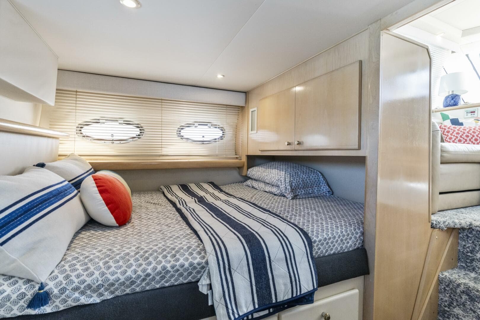 2000 Carver 326 Aft Cabin — photo 21