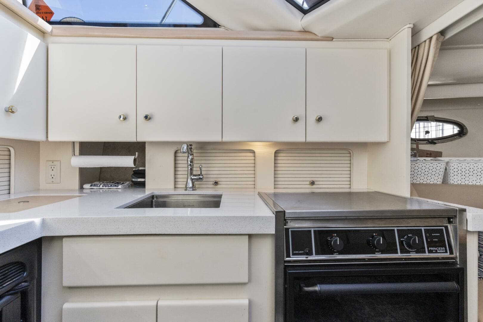 2000 Carver 326 Aft Cabin — photo 12