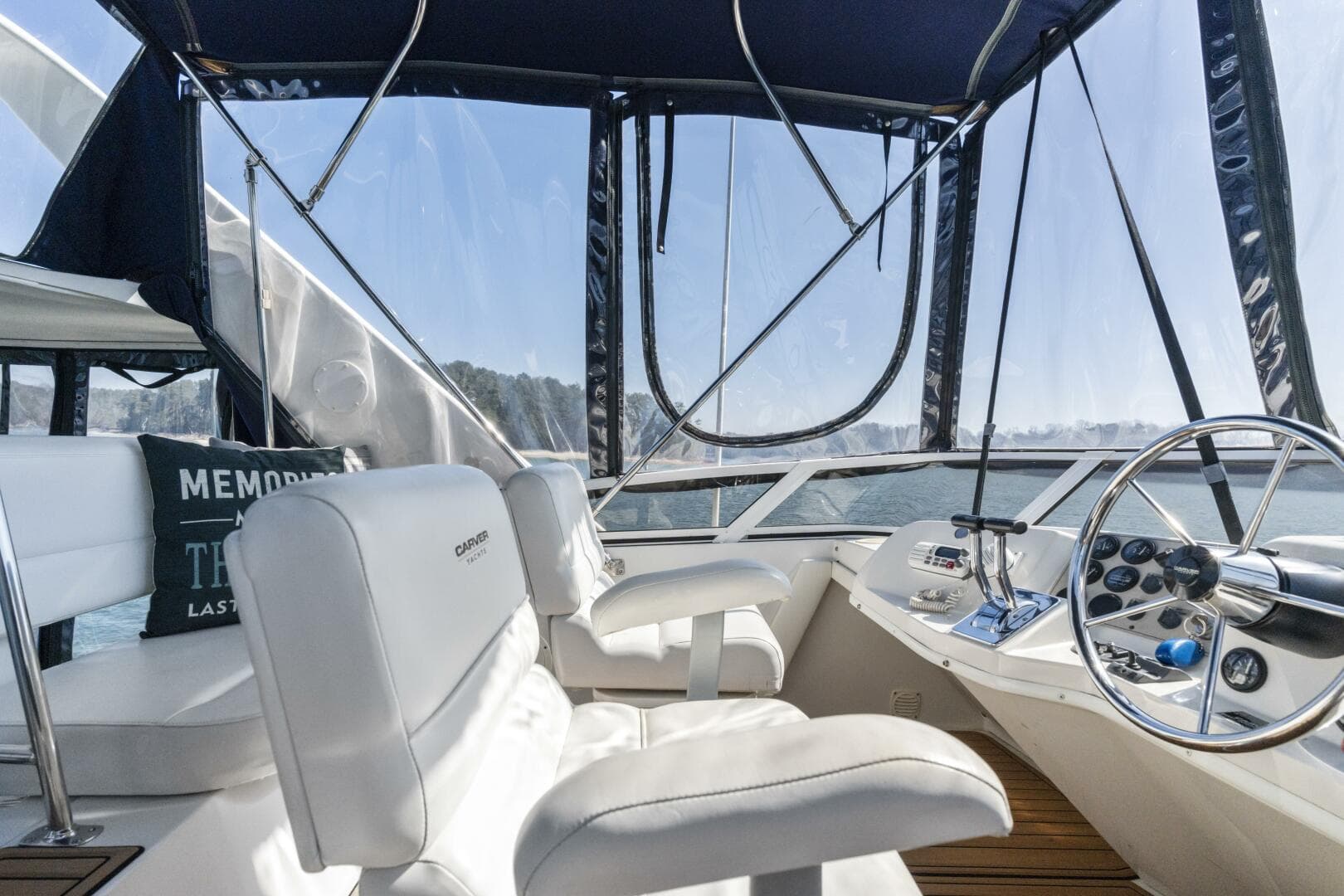 2000 Carver 326 Aft Cabin — photo 25