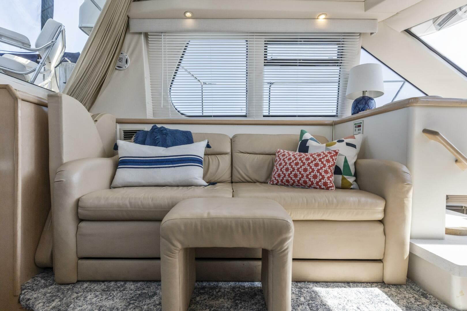 2000 Carver 326 Aft Cabin — photo 14