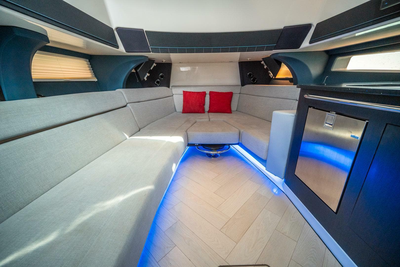 2023 Boston Whaler 420 Outrage — photo 24