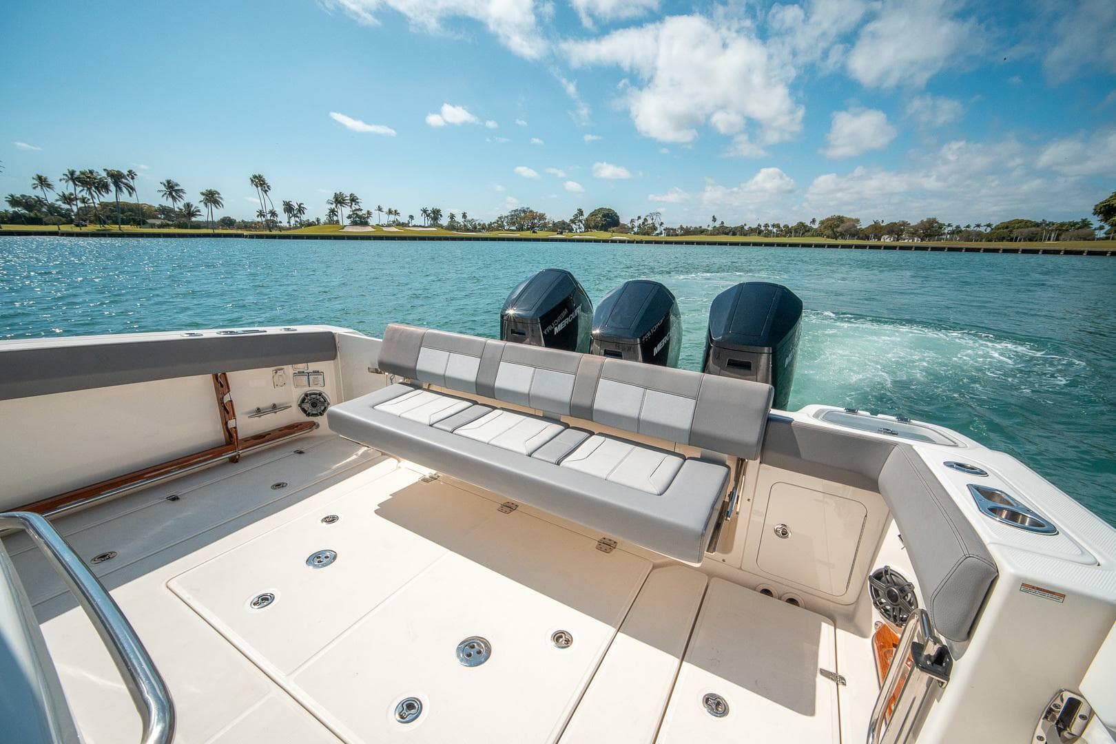 2023 Boston Whaler 420 Outrage — photo 4