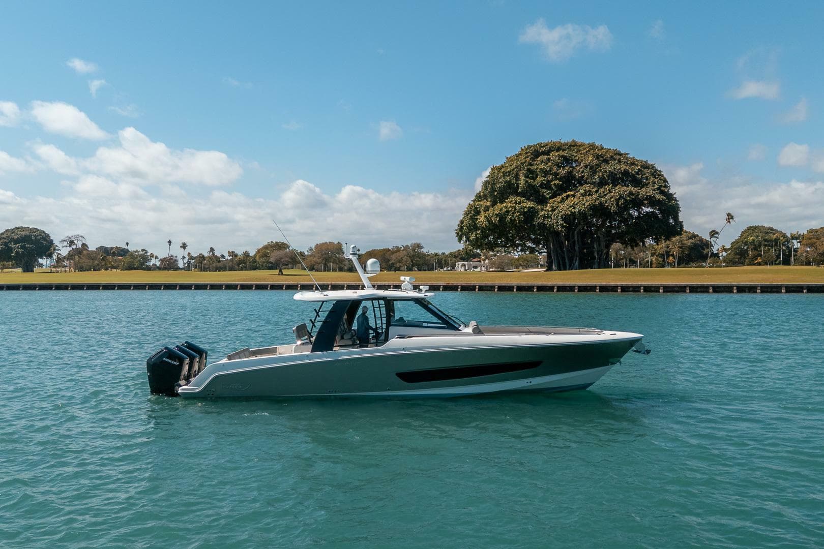 2023 Boston Whaler 420 Outrage