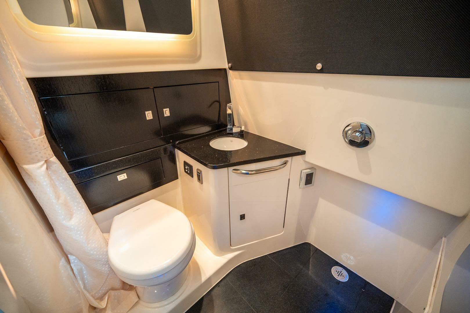 2023 Boston Whaler 420 Outrage — photo 28