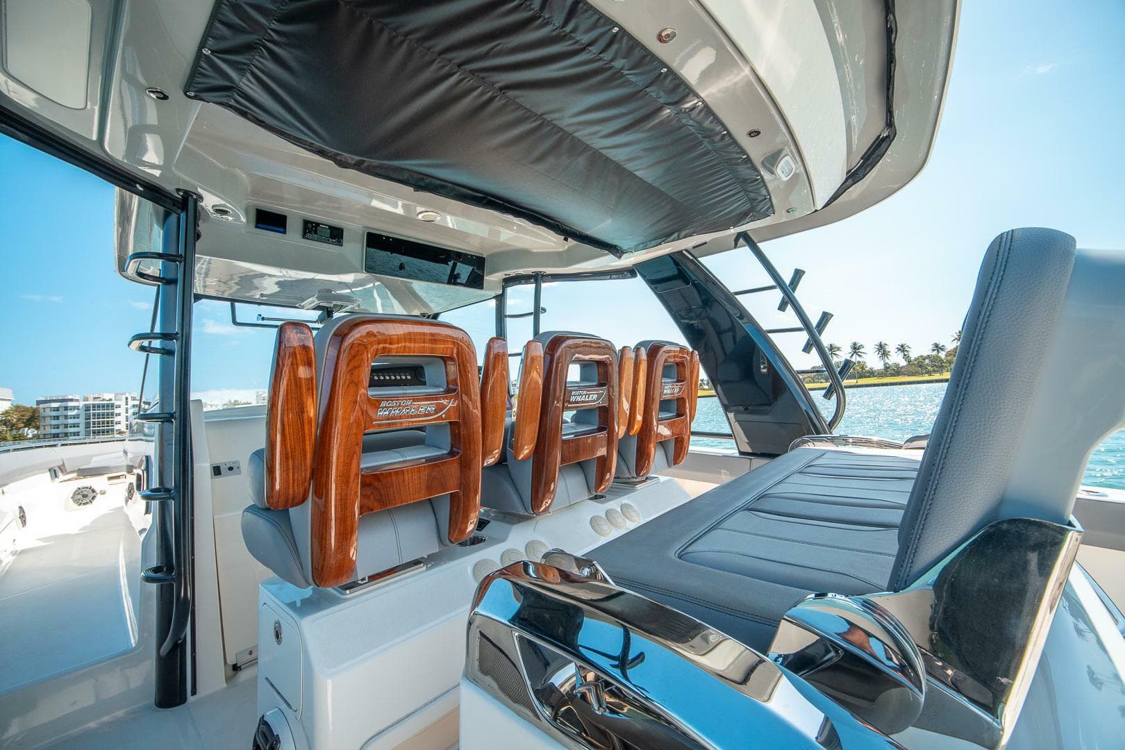 2023 Boston Whaler 420 Outrage — photo 5