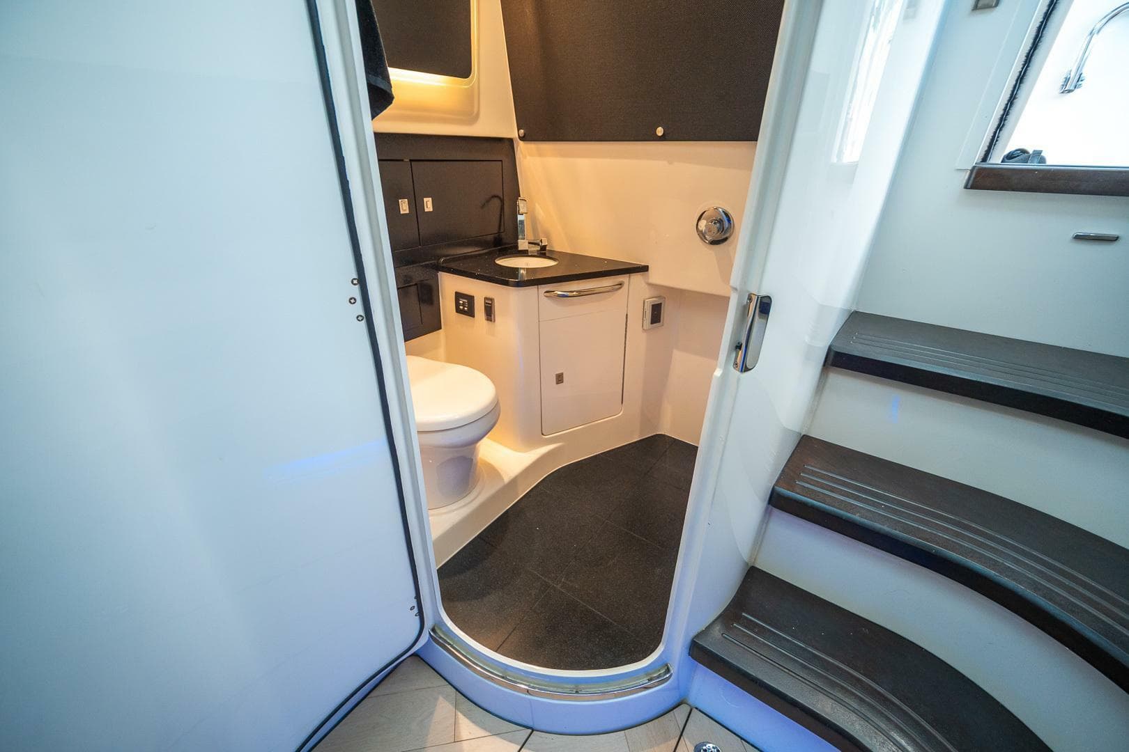 2023 Boston Whaler 420 Outrage — photo 27