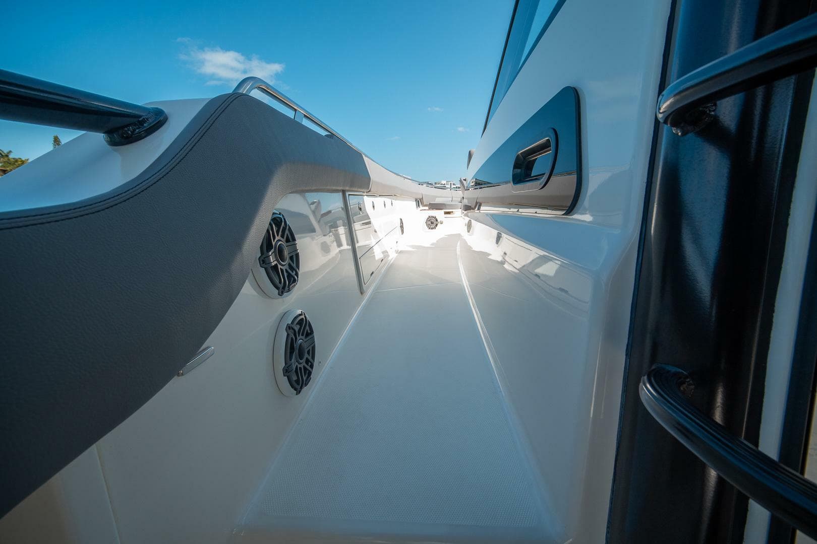 2023 Boston Whaler 420 Outrage — photo 20