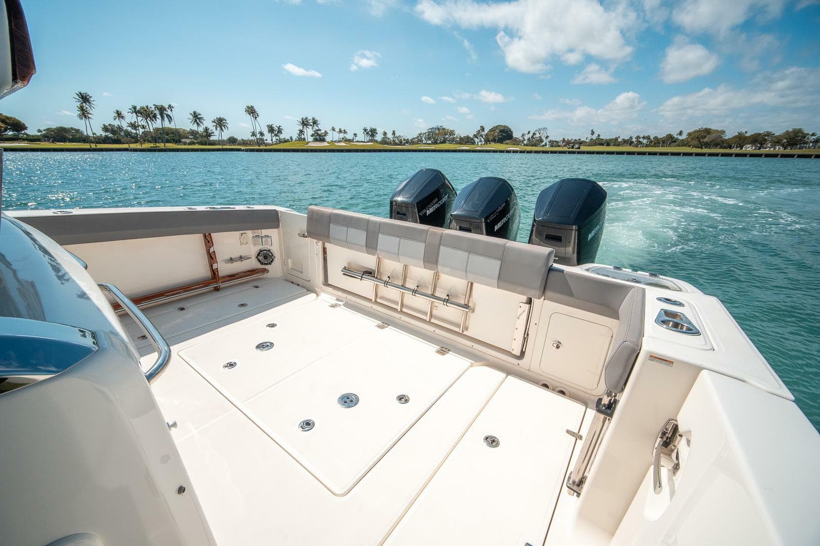 2023 Boston Whaler 420 Outrage — photo 7