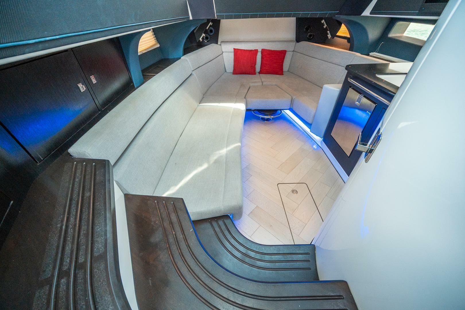 2023 Boston Whaler 420 Outrage — photo 23