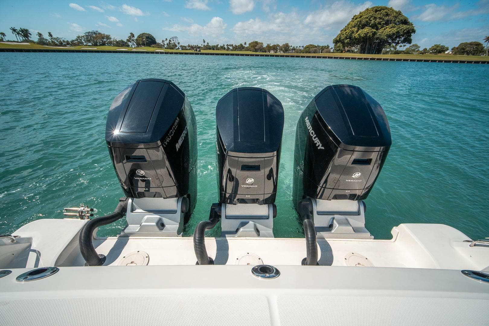 2023 Boston Whaler 420 Outrage — photo 3