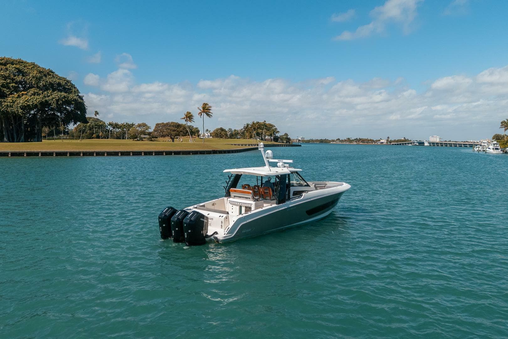 2023 Boston Whaler 420 Outrage — photo 32