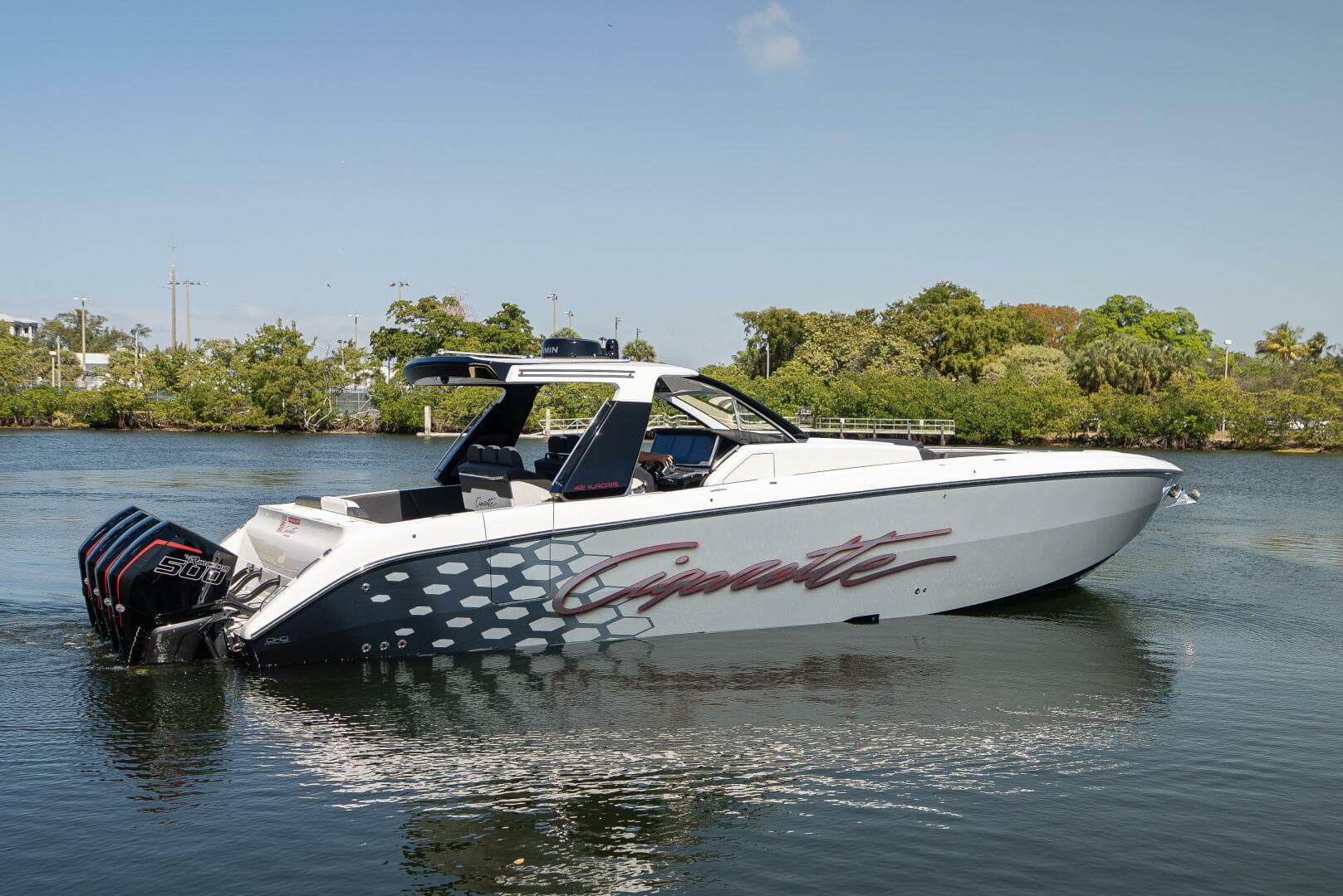 2025 Cigarette Auroris — photo 8