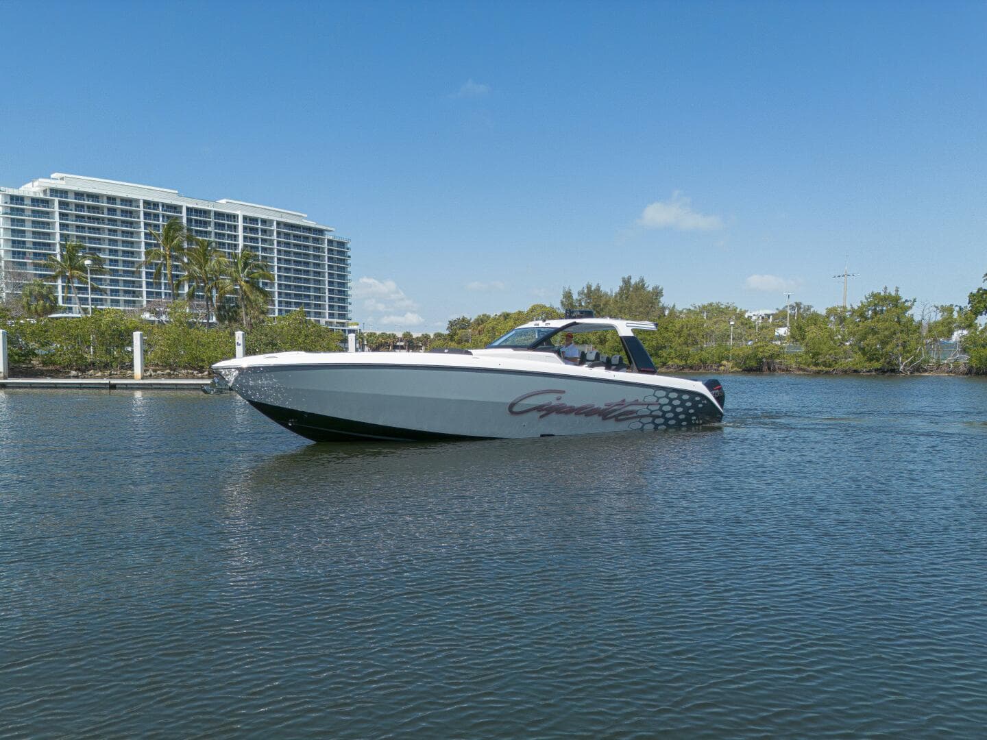 2025 Cigarette Auroris — photo 6