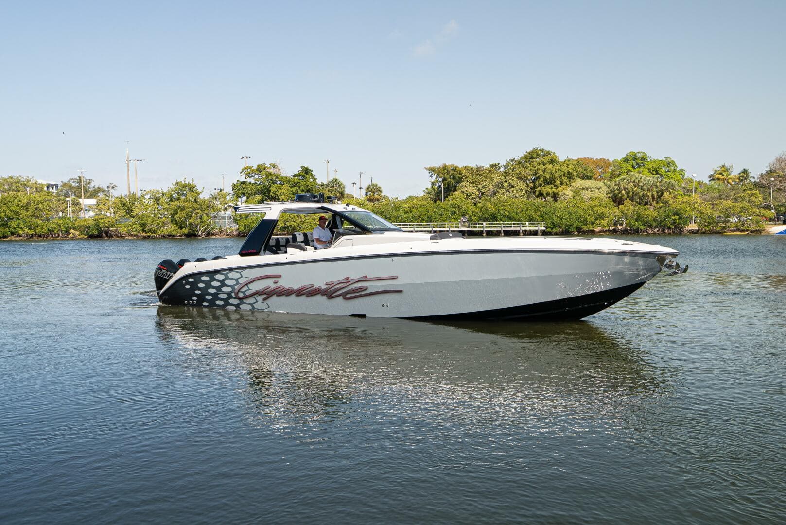 2025 Cigarette Auroris