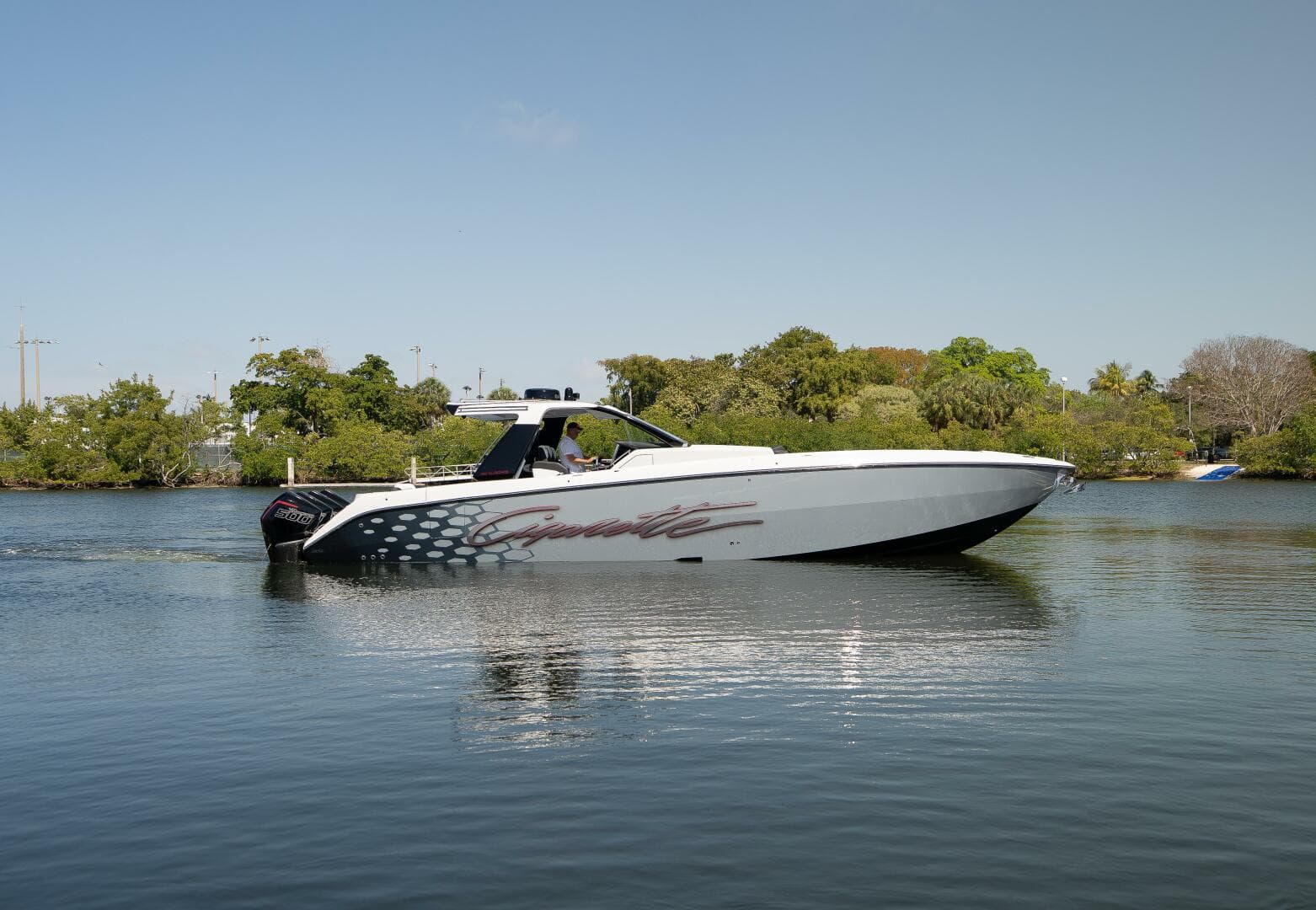 2025 Cigarette Auroris — photo 10