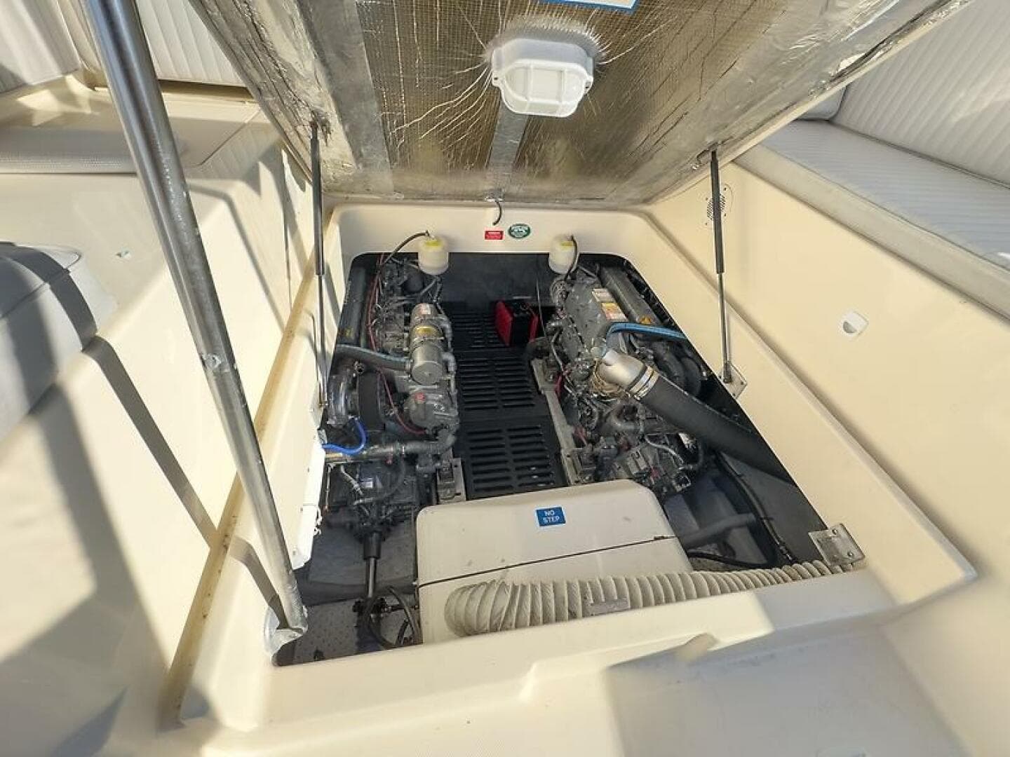 2004 Mainship Pilot 34 — photo 36