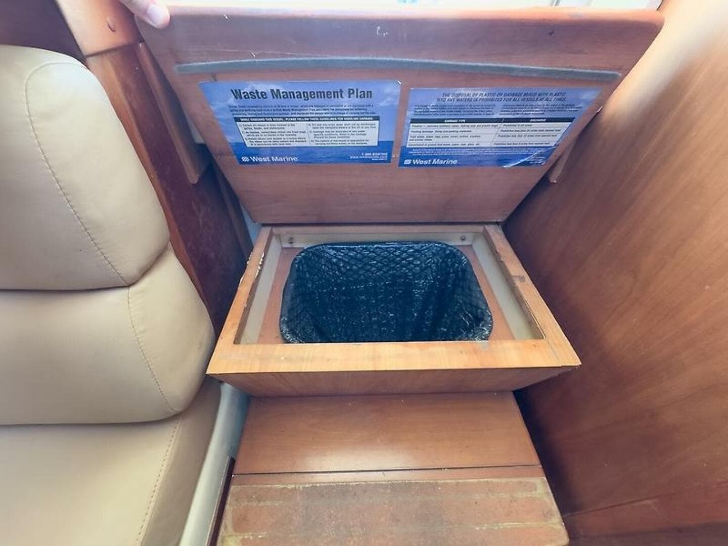 2004 Mainship Pilot 34 — photo 30