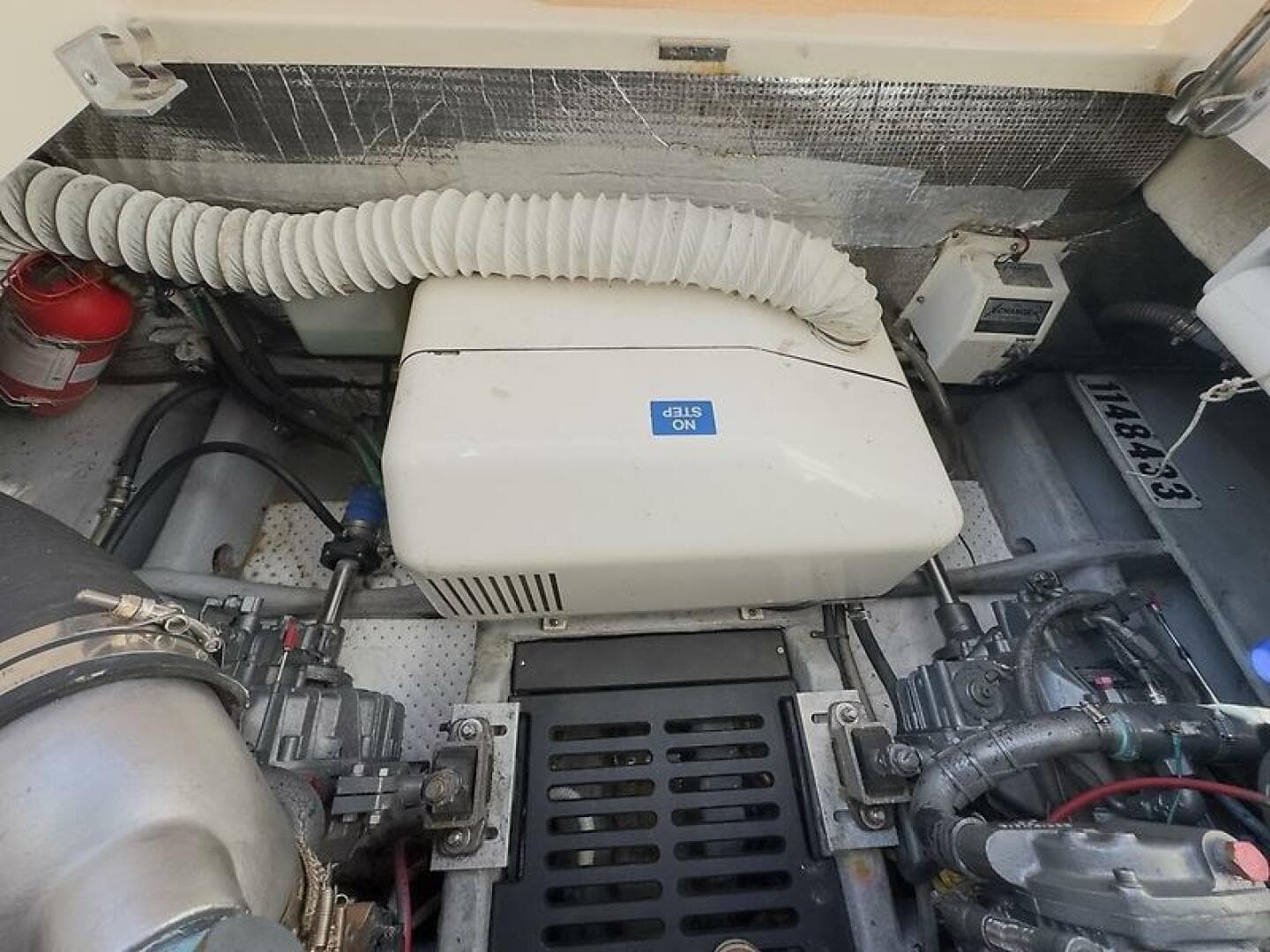 2004 Mainship Pilot 34 — photo 39