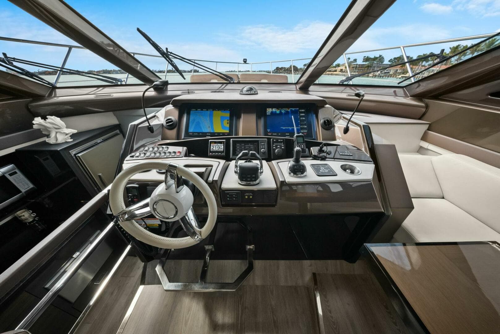 2014 Marquis 630 Sport Yacht — photo 2