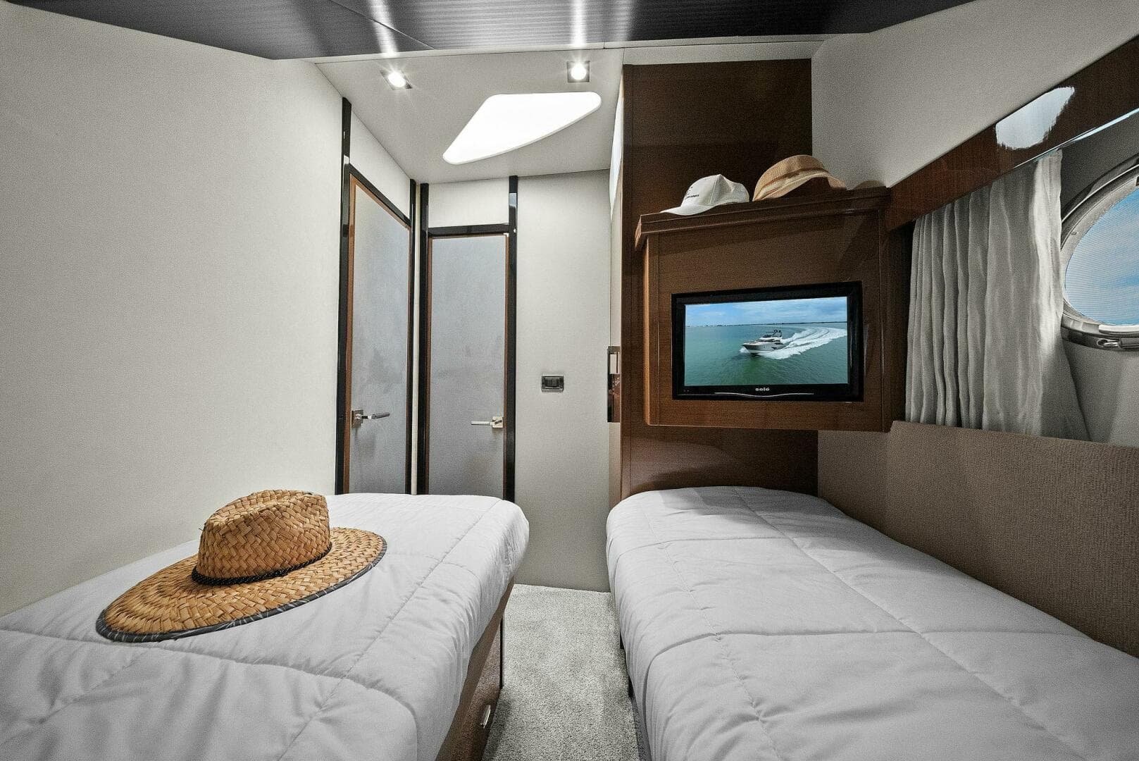 2014 Marquis 630 Sport Yacht — photo 50