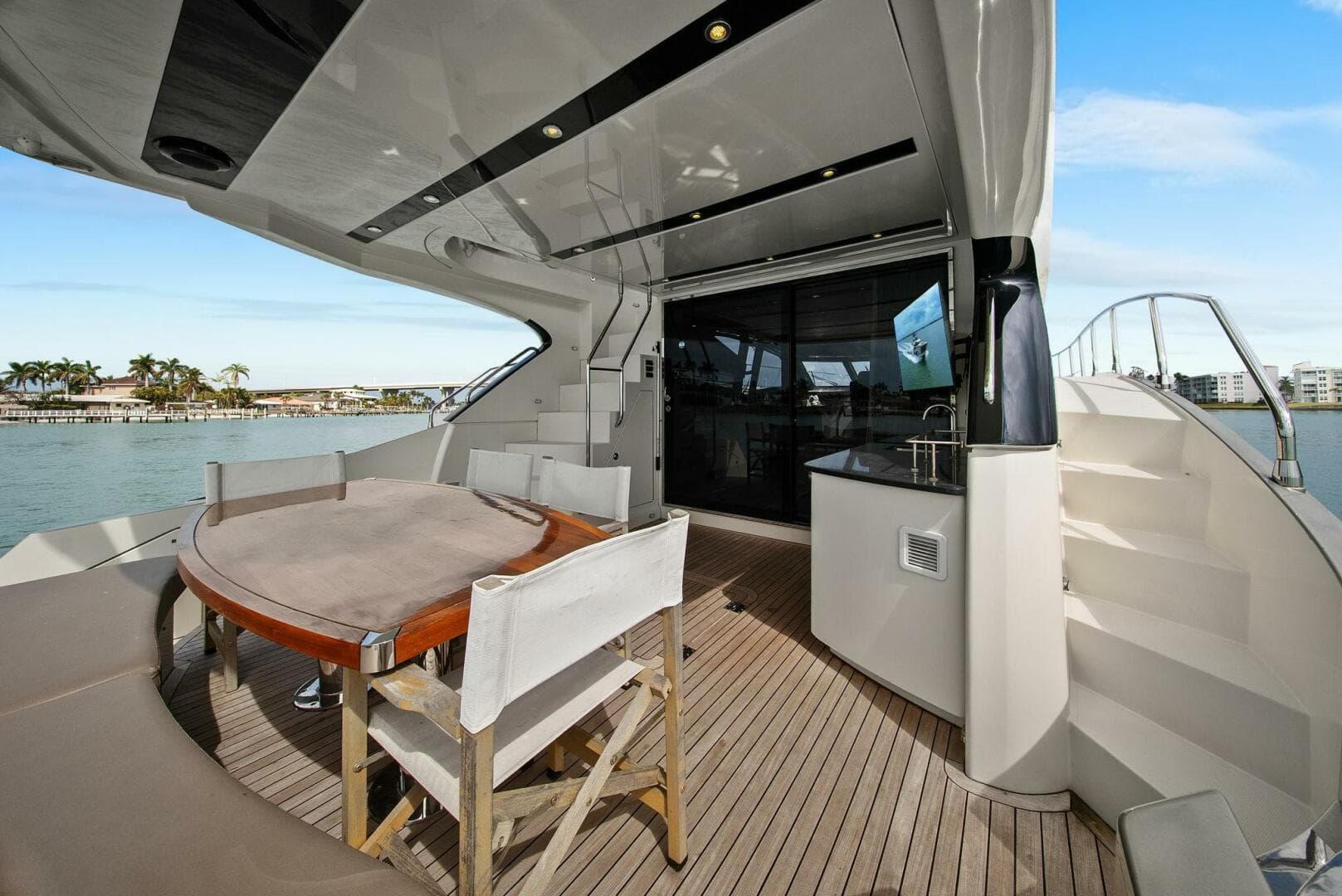 2014 Marquis 630 Sport Yacht — photo 6