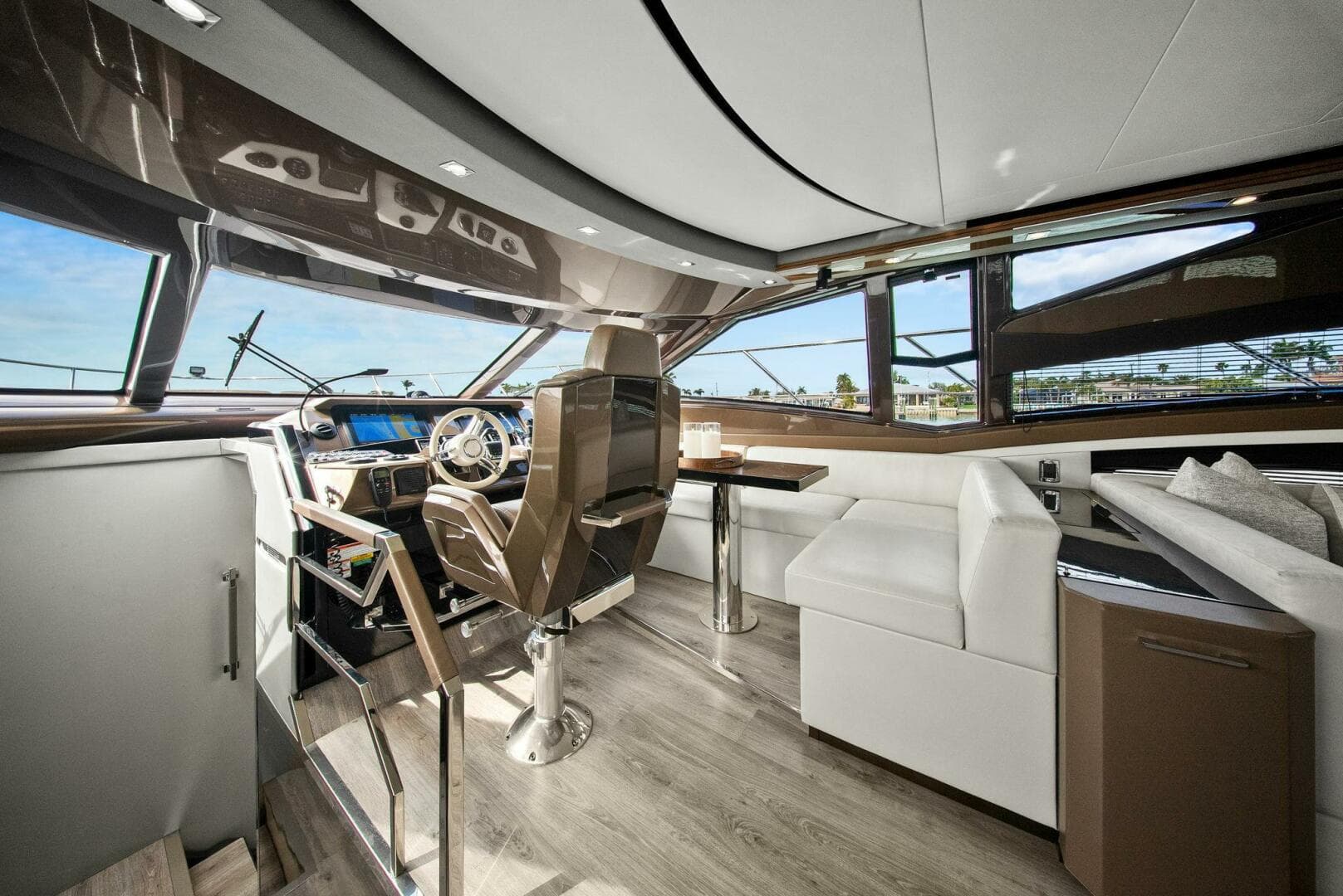 2014 Marquis 630 Sport Yacht — photo 11