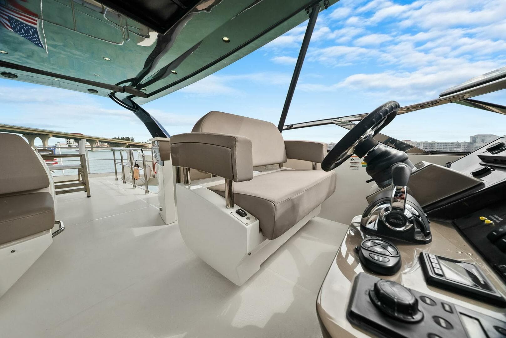 2014 Marquis 630 Sport Yacht — photo 31