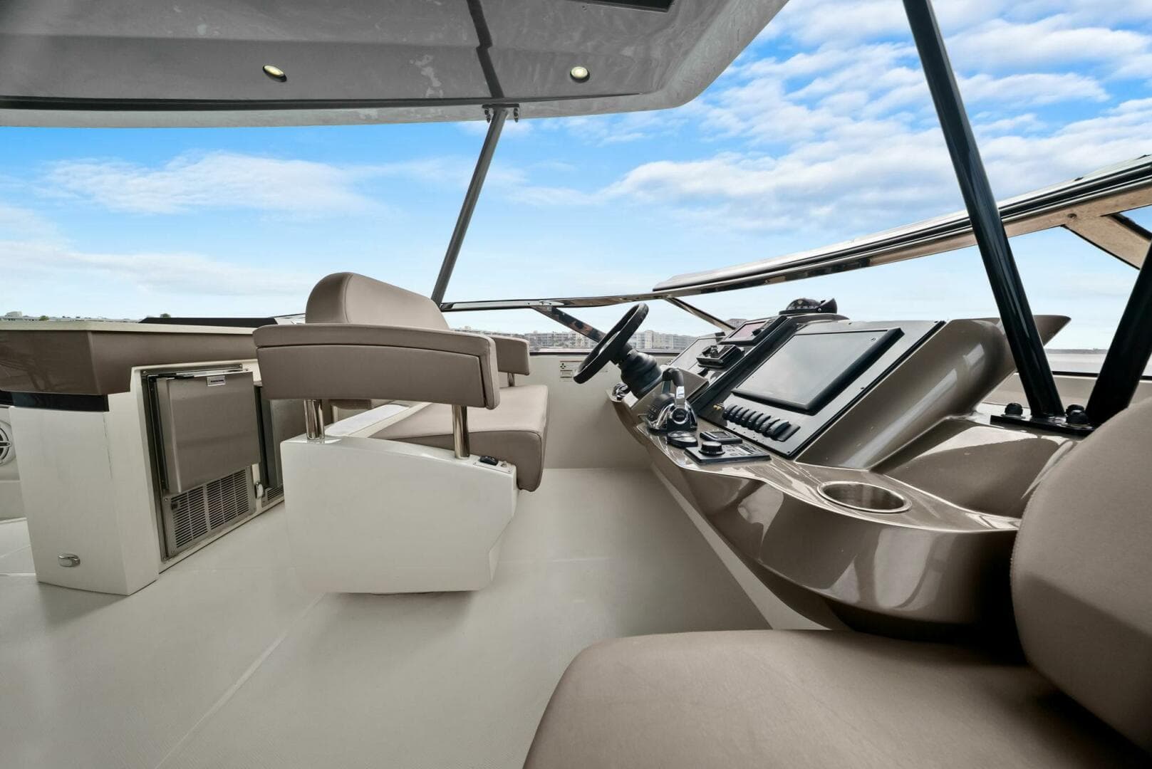 2014 Marquis 630 Sport Yacht — photo 29