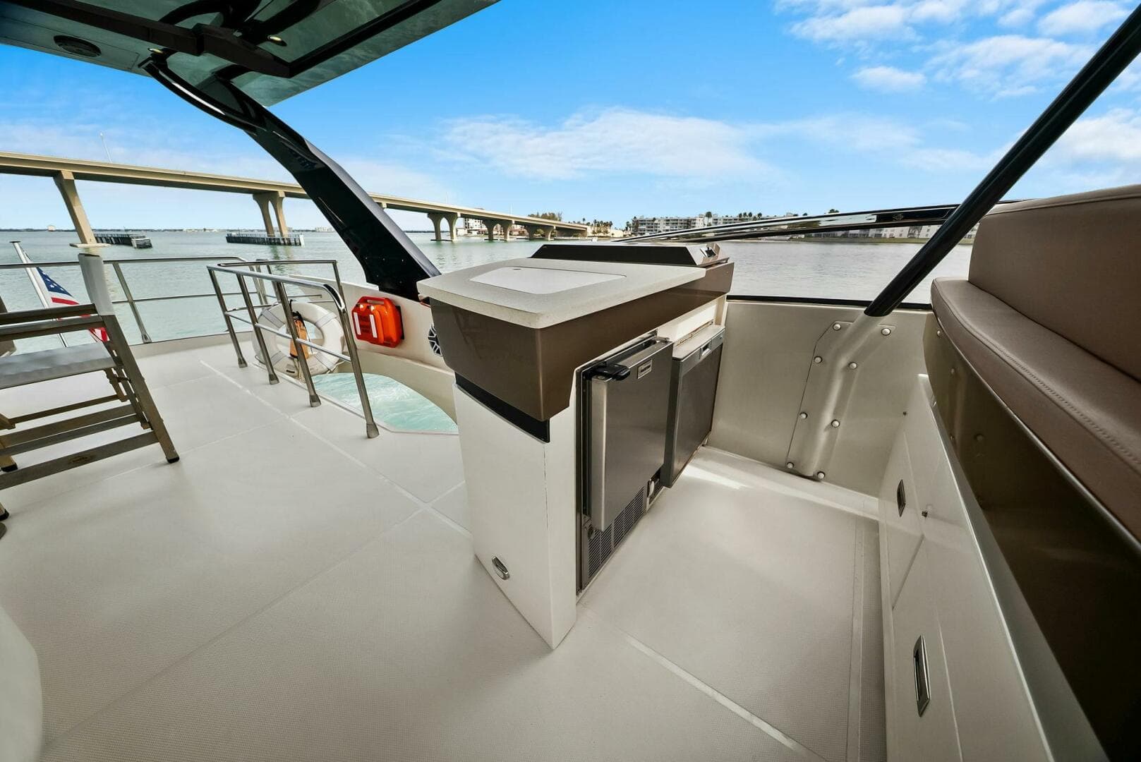 2014 Marquis 630 Sport Yacht — photo 33