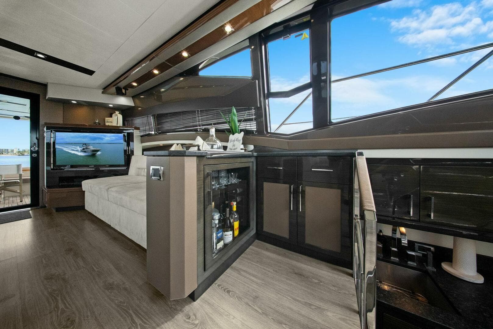 2014 Marquis 630 Sport Yacht — photo 12