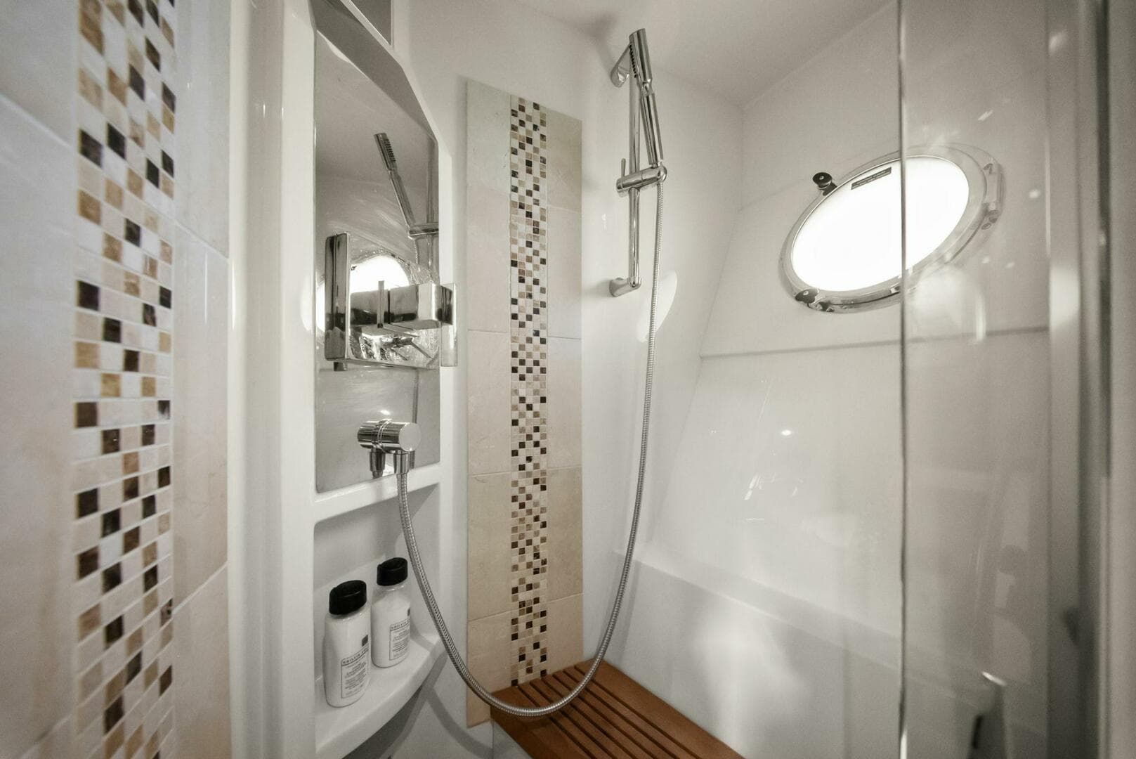 2014 Marquis 630 Sport Yacht — photo 48