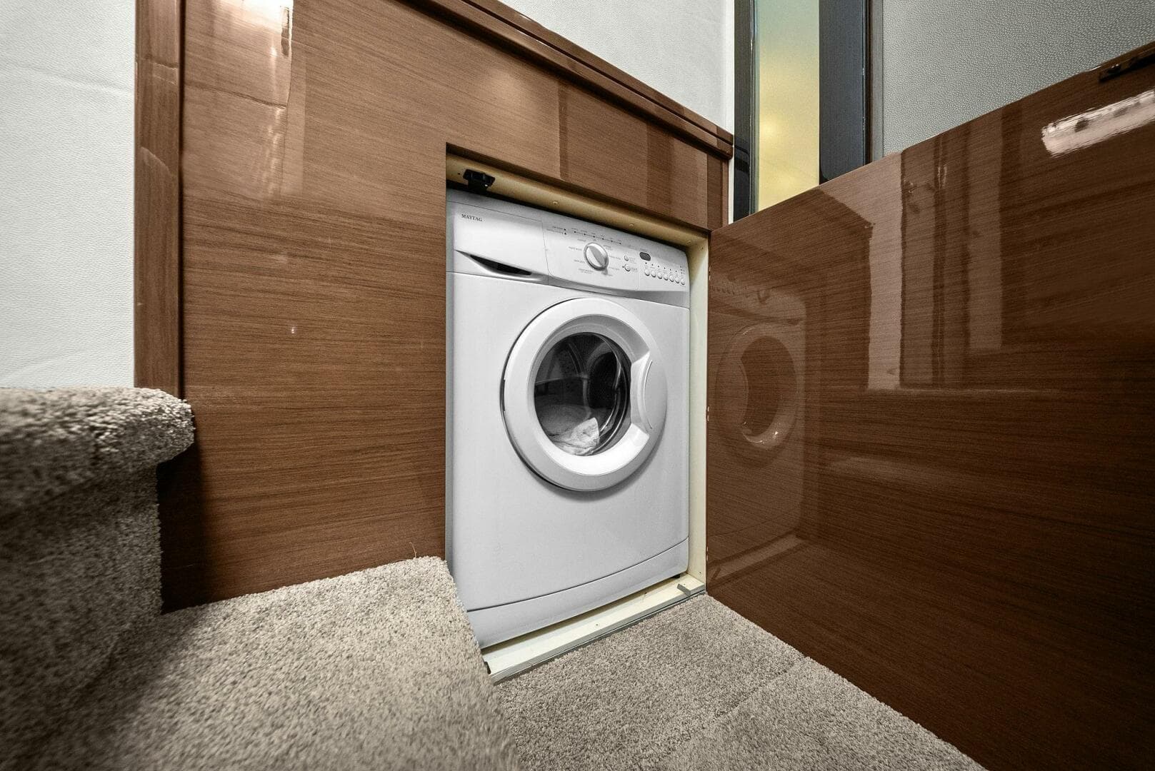 2014 Marquis 630 Sport Yacht — photo 51