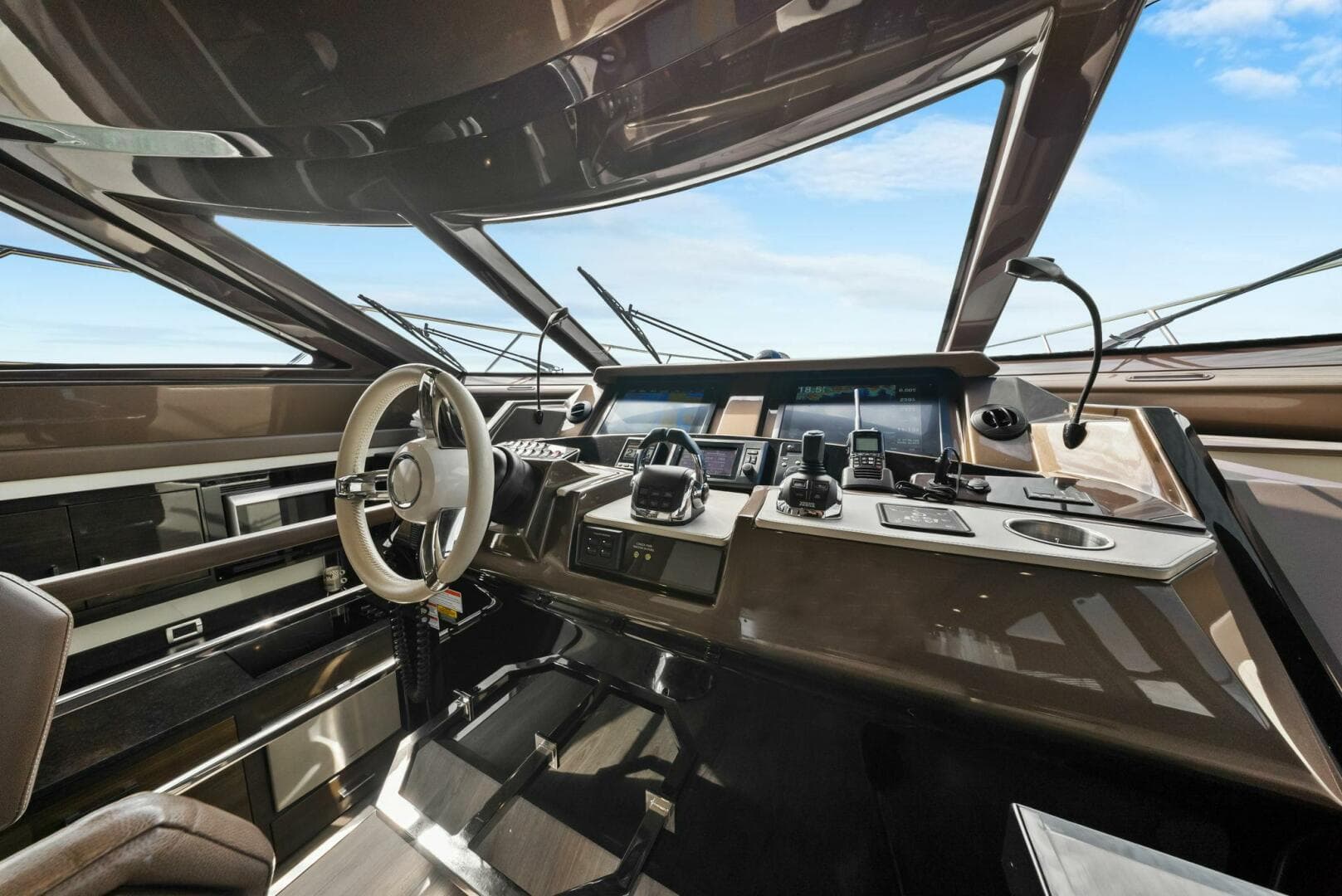 2014 Marquis 630 Sport Yacht — photo 7