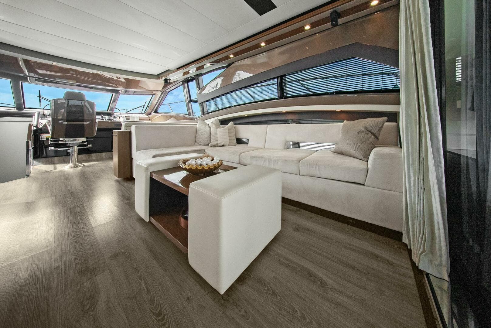 2014 Marquis 630 Sport Yacht — photo 14