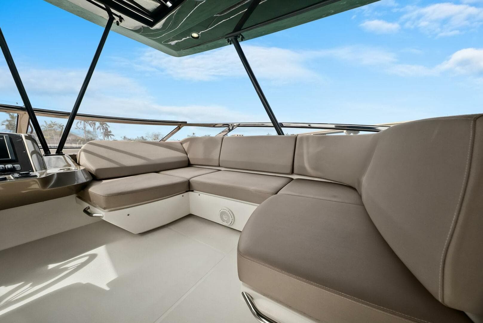 2014 Marquis 630 Sport Yacht — photo 32