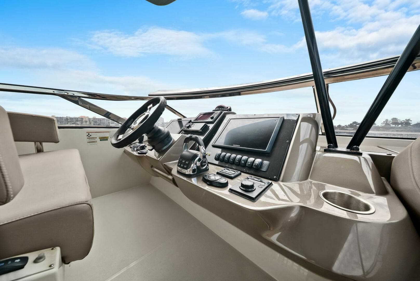 2014 Marquis 630 Sport Yacht — photo 28