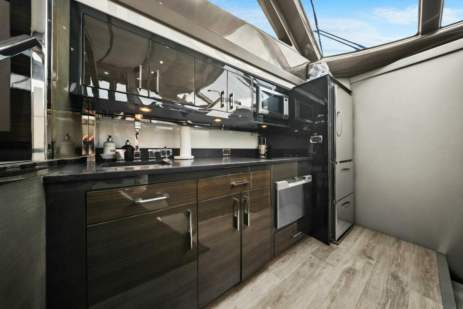 2014 Marquis 630 Sport Yacht — photo 39