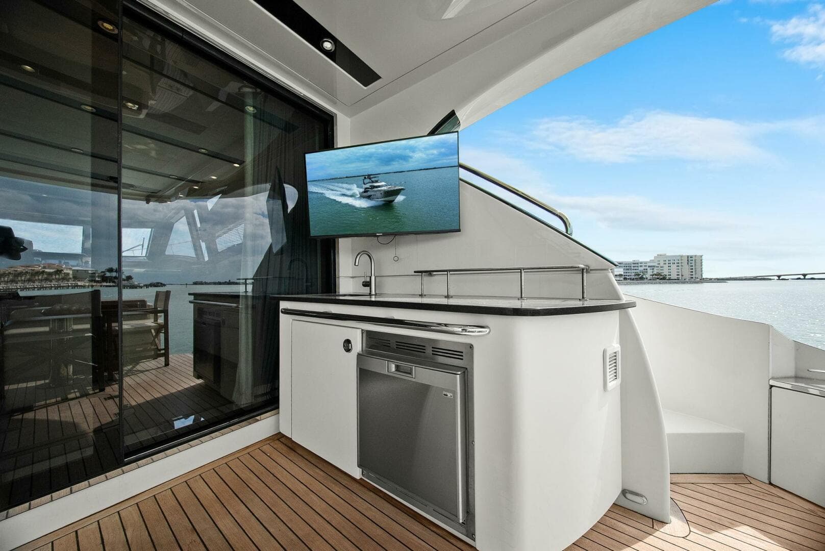 2014 Marquis 630 Sport Yacht — photo 20