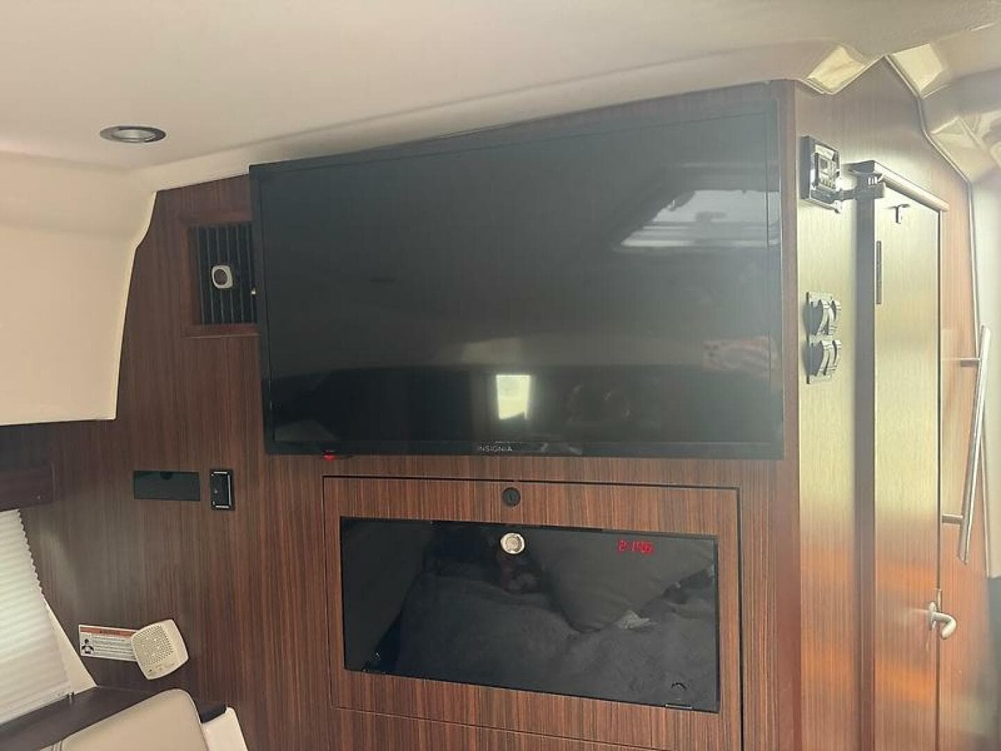 2019 Pursuit OS 355 Offshore — photo 16