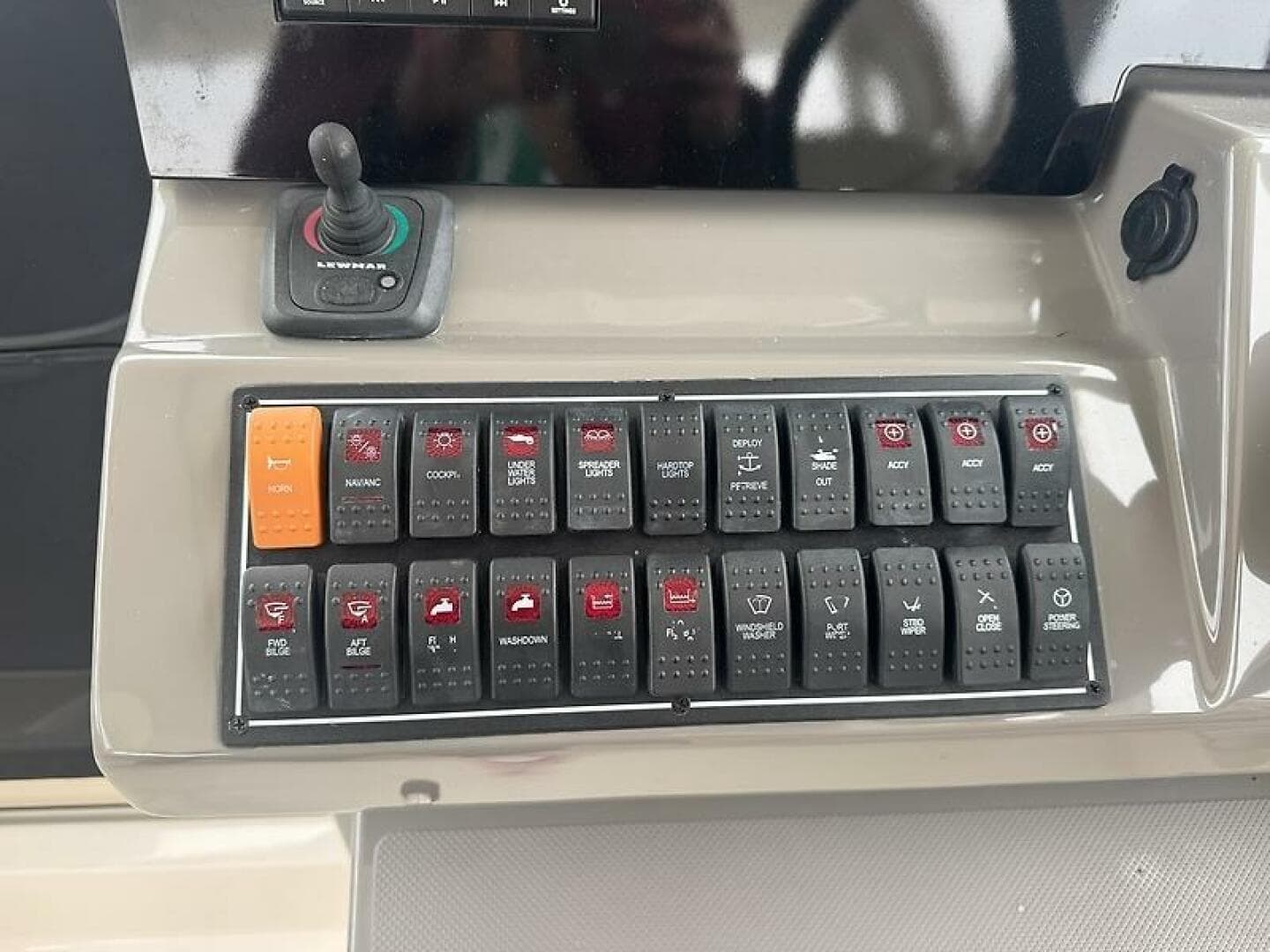 2019 Pursuit OS 355 Offshore — photo 10