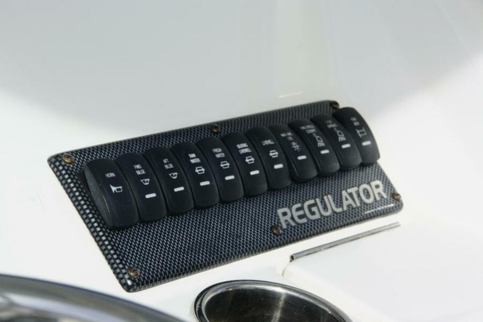 2018 Regulator 34 SS — photo 17