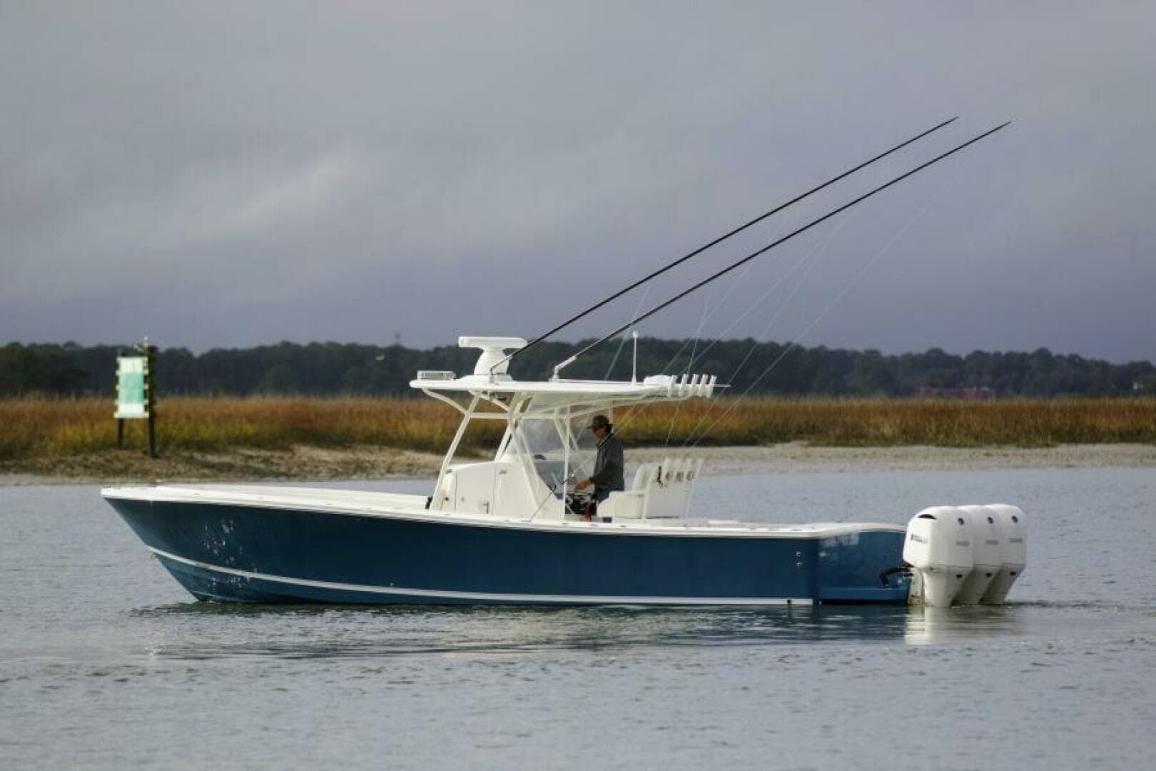 2018 Regulator 34 SS — photo 21