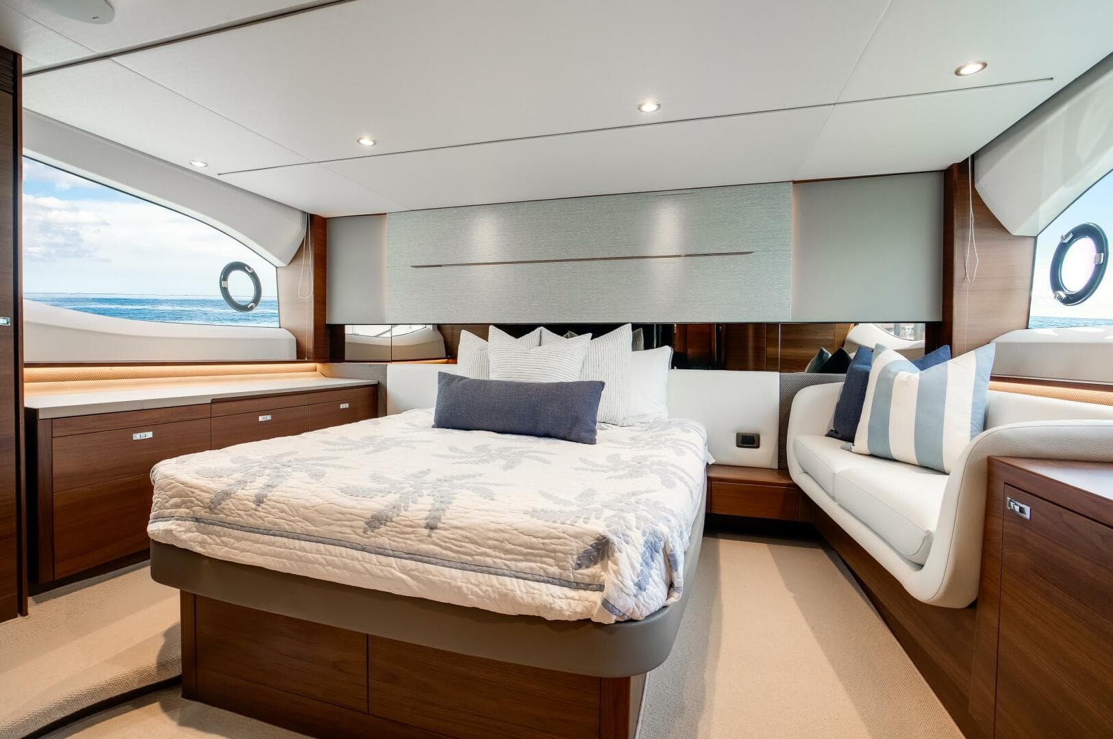 2025 Princess V55 — photo 8