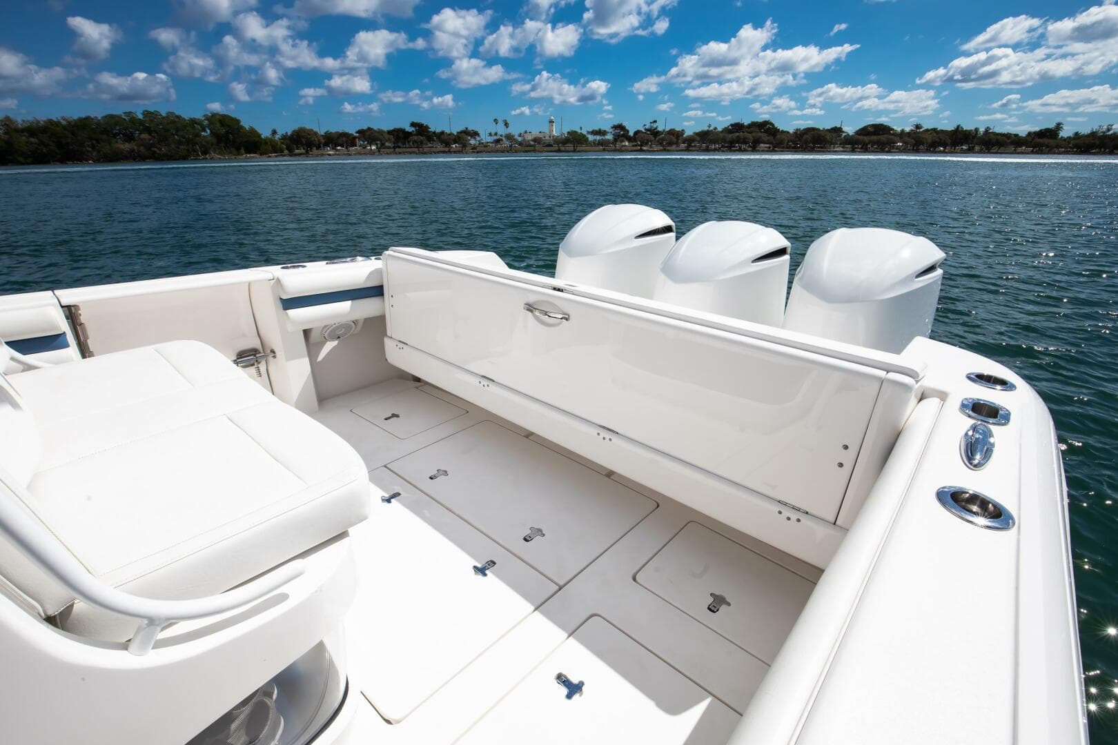 2017 Intrepid 375 Open — photo 4